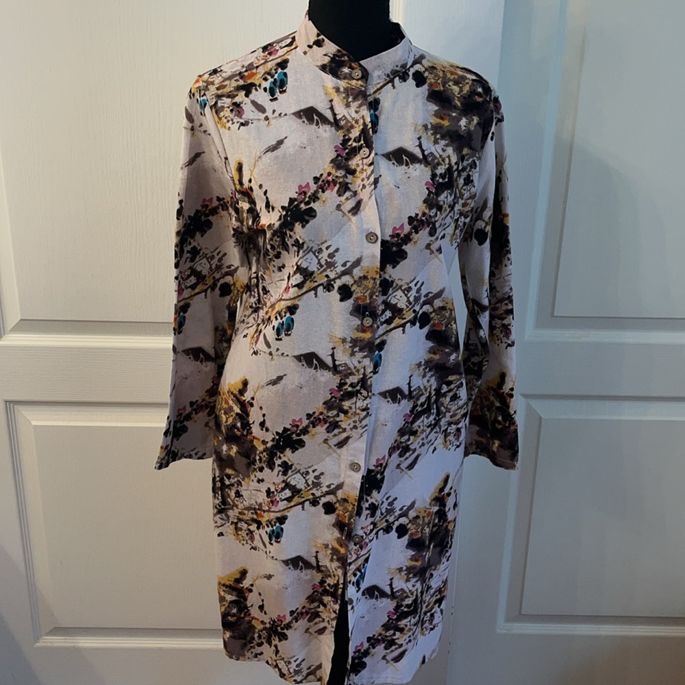 Abstract multi colored linen button front tunic. Long sleeves. Side pockets. L.
